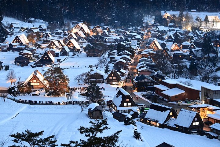 Gujo, Hida Takayama, and Shirakawa-go Day Tour from Nagoya