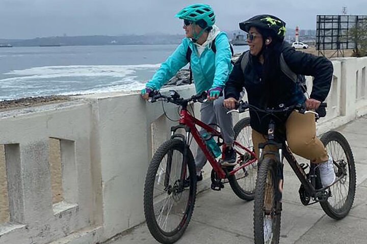 Bicycle ride along the coastal edge of Viña del Mar
