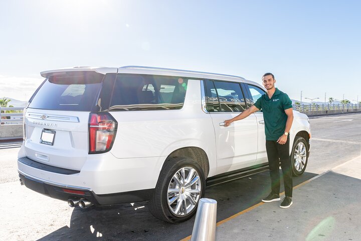 Private SUV Round-Trip from Airport to Hotels in Cabo San Lucas