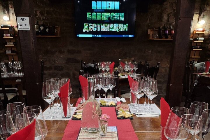 Bulgarian Wine & Traditional Food Tasting in Veliko Tarnovo