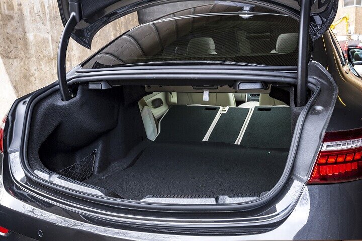 Arrival Private Transfer from Berlin Airport BER to Berlin City in Business Car