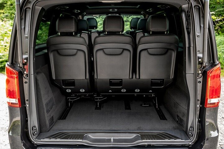 Arrival Private Transfer from Vienna Airport VIE to Vienna City by Luxury Van