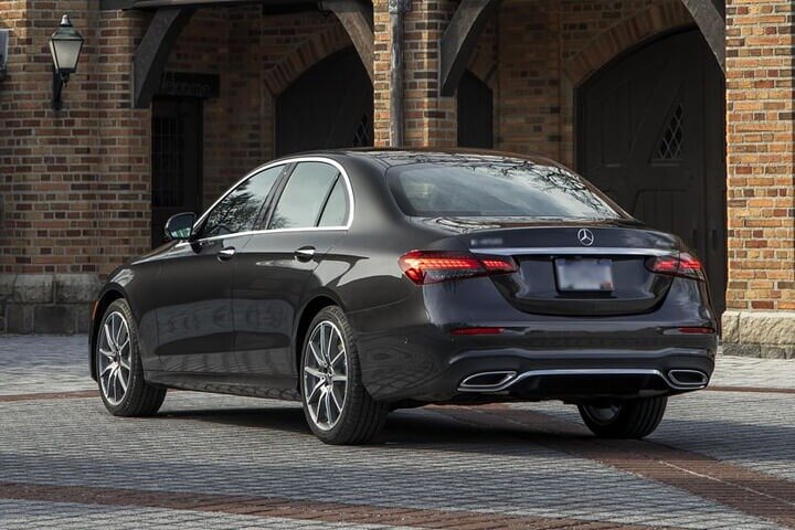 Arrival Private Transfer from Berlin Airport BER to Berlin City in Business Car