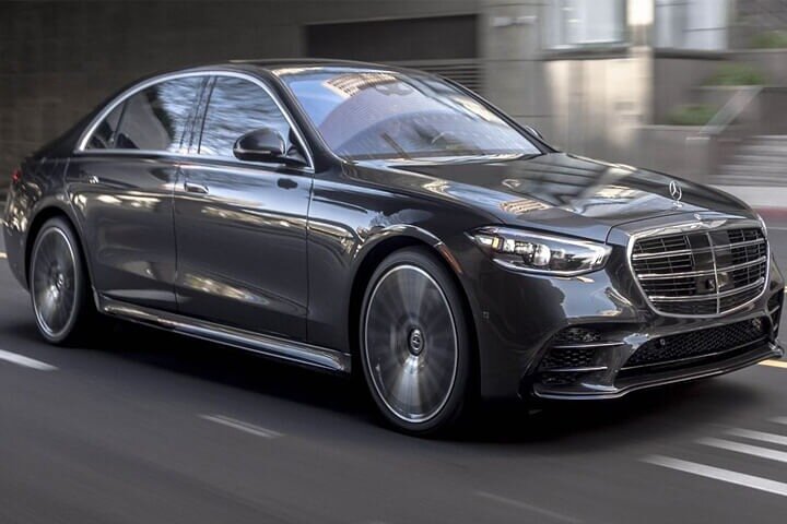 Arrival Private Transfer from Brandenburg Airport BER to Berlin in Luxury Car