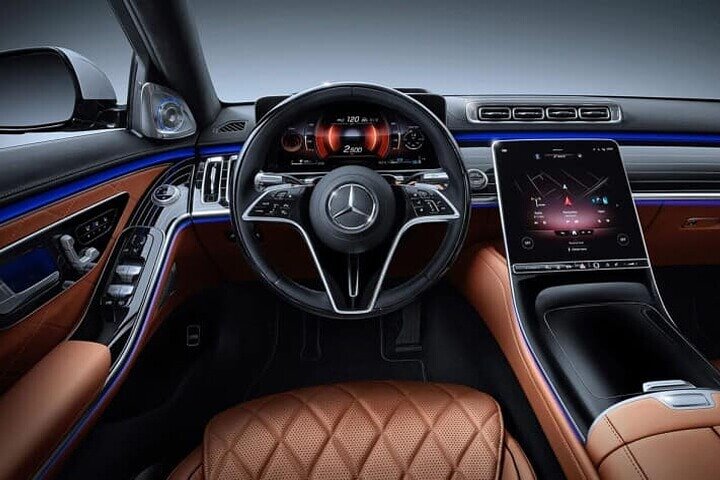 Arrival Private Transfer from Brandenburg Airport BER to Berlin in Luxury Car