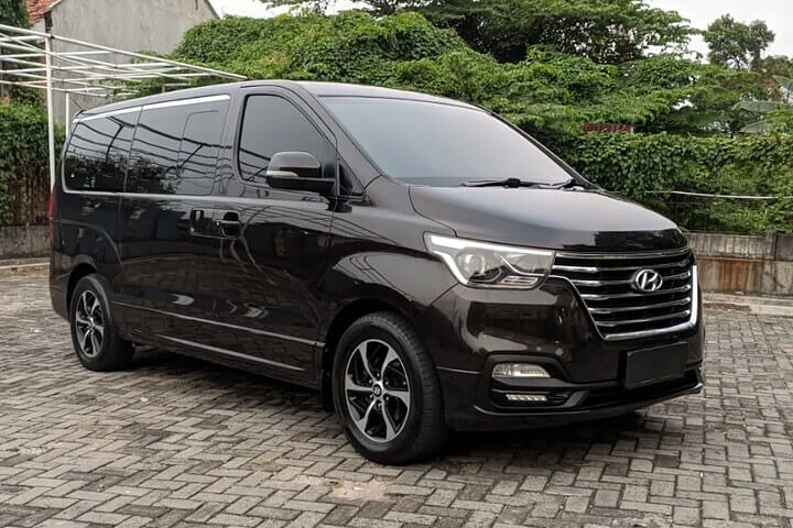 Private Transfer Bariloche Airport BRC to Bariloche or Villa La Angostura by van