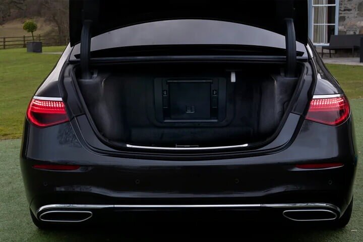 Arrival Private Transfer from Brandenburg Airport BER to Berlin in Luxury Car