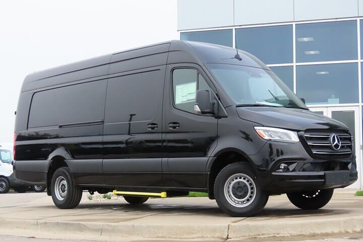 Private Transfer Bariloche Airport to Bariloche or Villa La Angostura by minibus