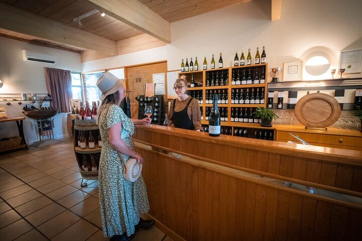 Self-guided E-bike cycle tour with private wine tasting