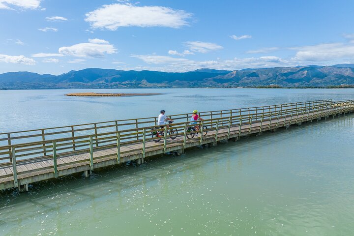 Self-guided E-bike cycle tour with private wine tasting