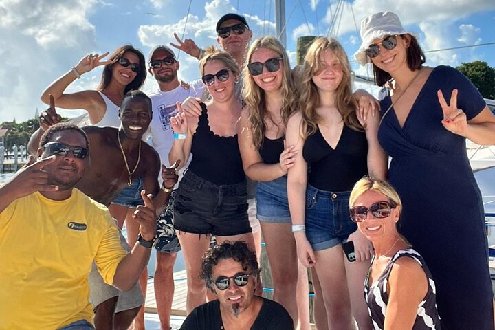 Nassau 3-stops: Snorkeling, Swimming Pigs, Turtles & Lunch