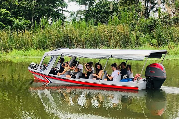 Transfer from Tortuguero to Moin by boat