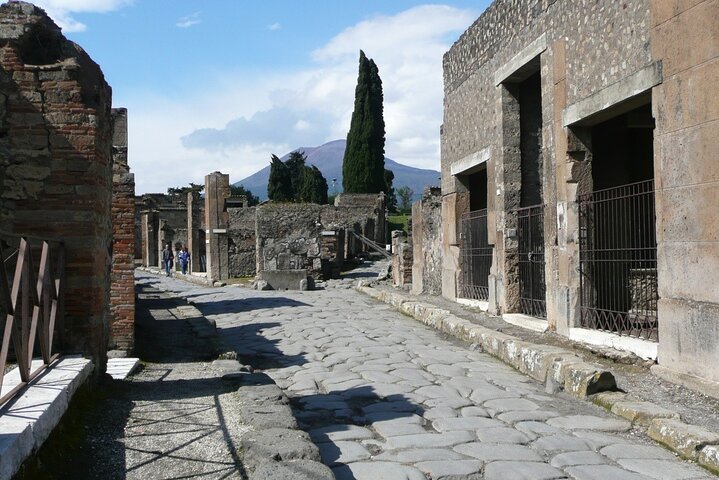 Pompeii & Villa of Mysteries Small Group Tour with Archaeologist