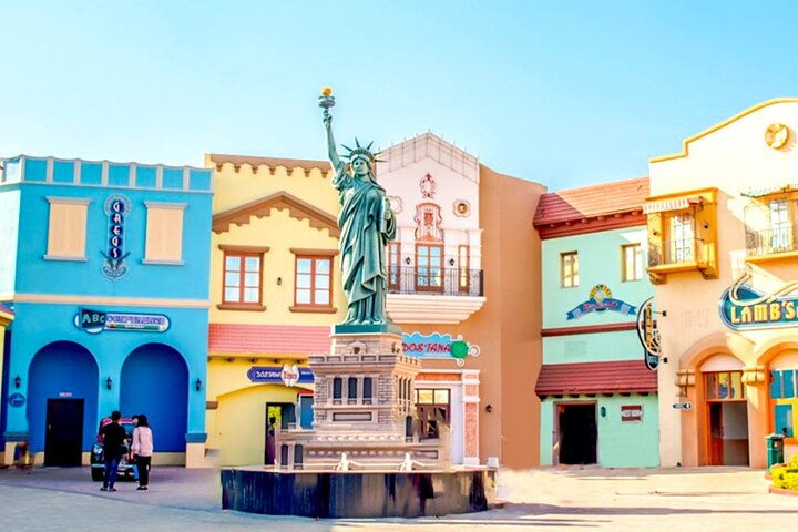Hyderabad: Ramoji Film City & Star Experience with Lunch