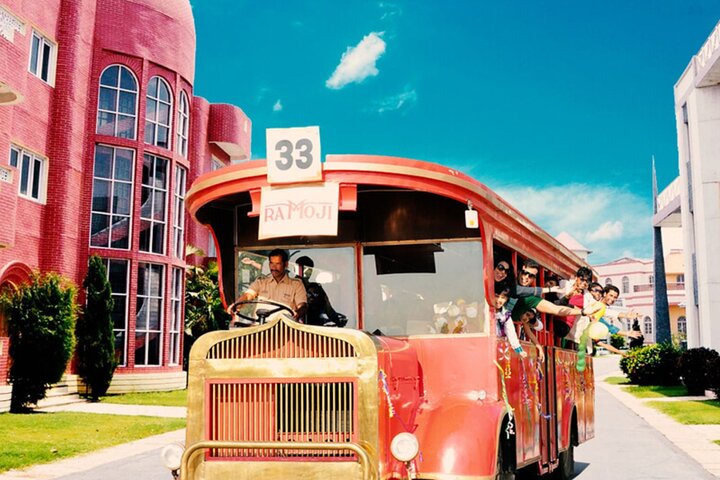 Hyderabad: Ramoji Film City & Star Experience with Lunch