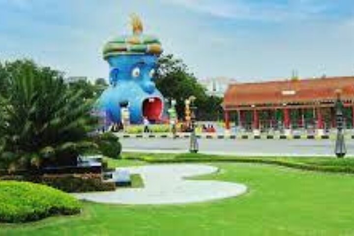 Hyderabad: Ramoji Film City & Star Experience with Lunch