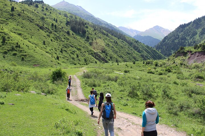 Scenic Kol Tor Lake Hike & Burana Tower in 1 Day