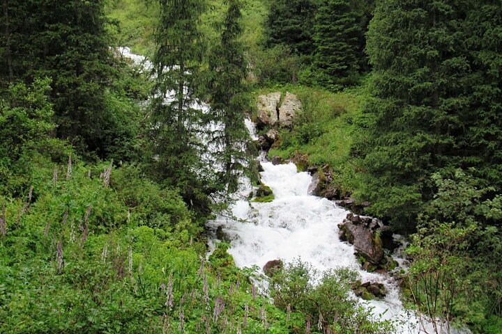 Scenic Kol Tor Lake Hike & Burana Tower in 1 Day
