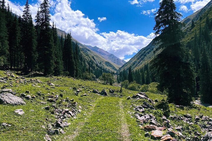 Scenic Kol Tor Lake Hike & Burana Tower in 1 Day