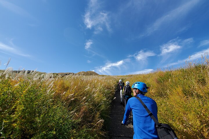 Private E-MTB guided cycling around Mt. Aso volcano & grasslands