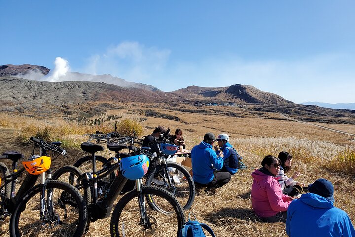 Private E-MTB guided cycling around Mt. Aso volcano & grasslands