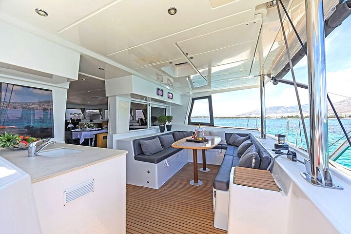 Premium Catamaran Tours, 8-flavor Feast & Drinks, Limited guests!