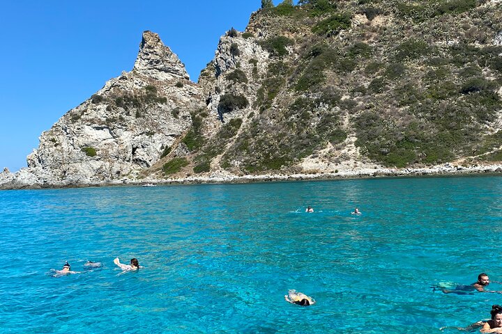 private tour with skipper from Tropea to Capo Vaticano with aperitif
