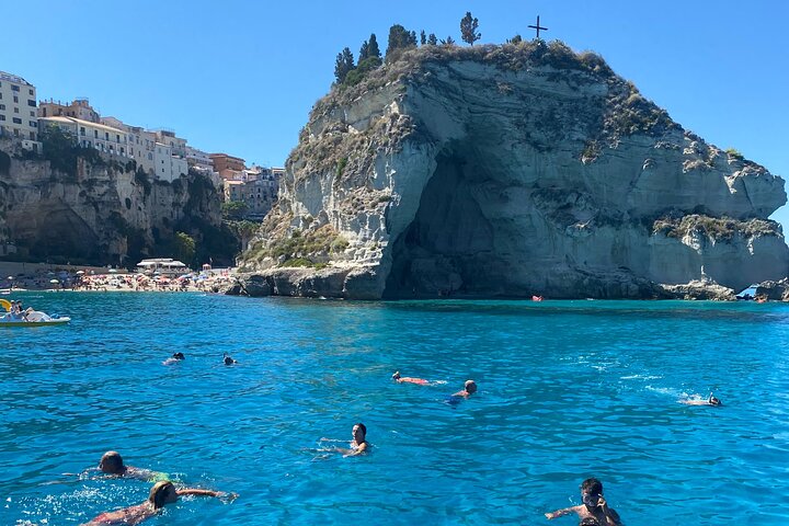 private tour with skipper from Tropea to Capo Vaticano with aperitif