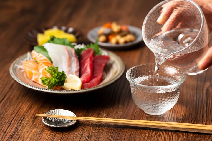 Osaka Bar Hopping Night Walking Tour in Namba (3 bars, 6 tastes)