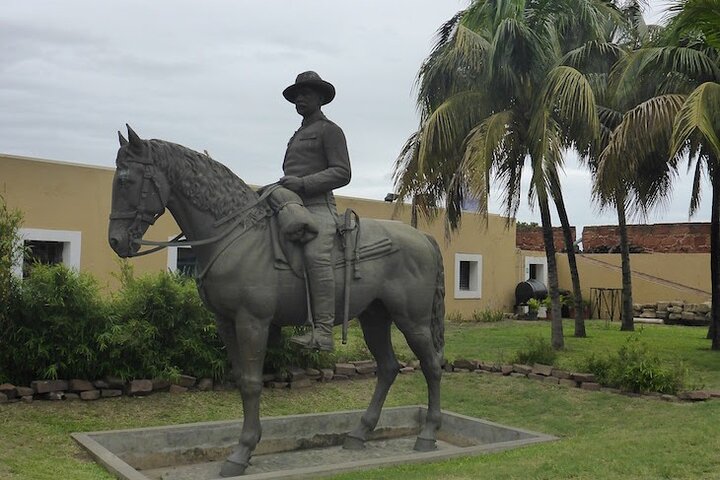 Private Maputo Full-Day Tour: History, Culture & Local Life