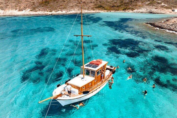 Small Group Kaiki Cruise & Greek Gastronomy Experience