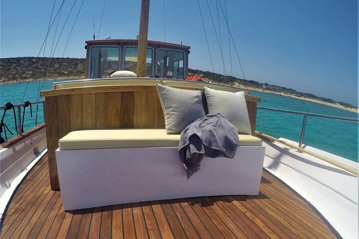 Small Group Kaiki Cruise & Greek Gastronomy Experience