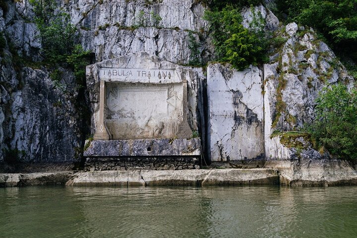 Iron Gate NP Tour with 1-hour speedboat ride + 2 viewpoints