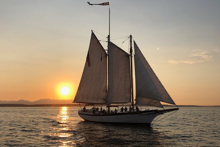 Evening Colors Sunset Sail Tour in Seattle