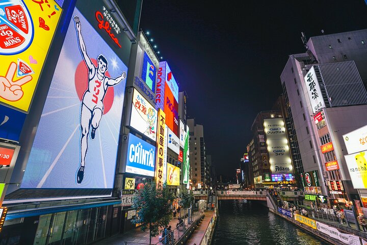 Osaka Bar Hopping Night Walking Tour in Namba (3 bars, 6 tastes)