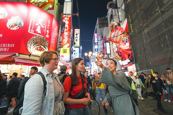 Osaka Bar Hopping Night Walking Tour in Namba (3 bars, 6 tastes)