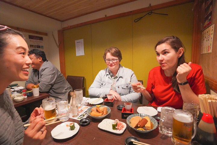 Osaka Bar Hopping Night Walking Tour in Namba (3 bars, 6 tastes)