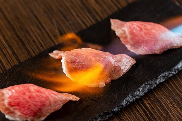 Osaka Bar Hopping Night Walking Tour in Namba (3 bars, 6 tastes)