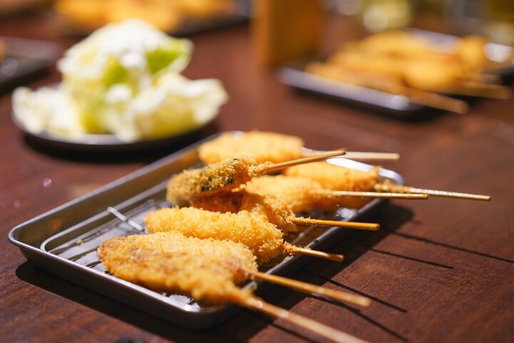 Osaka Bar Hopping Night Walking Tour in Namba (3 bars, 6 tastes)