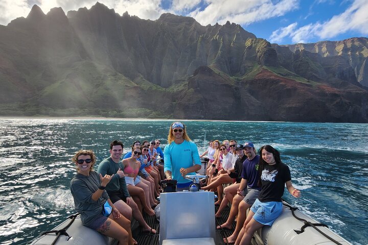 Kauai: Nā Pali Coast Zodiac Raft Expedition and Snorkeling