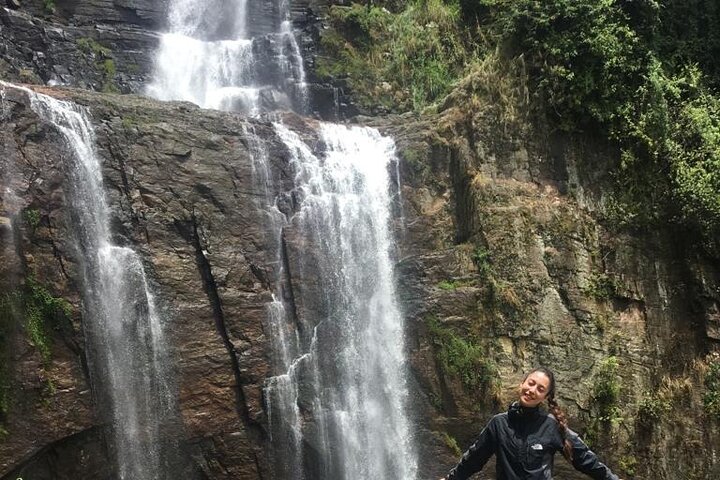 Half-Day Private Trip to Waterfalls and Tea Factory