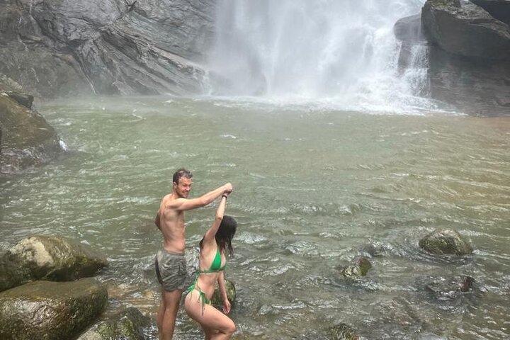 Half-Day Private Trip to Waterfalls and Tea Factory