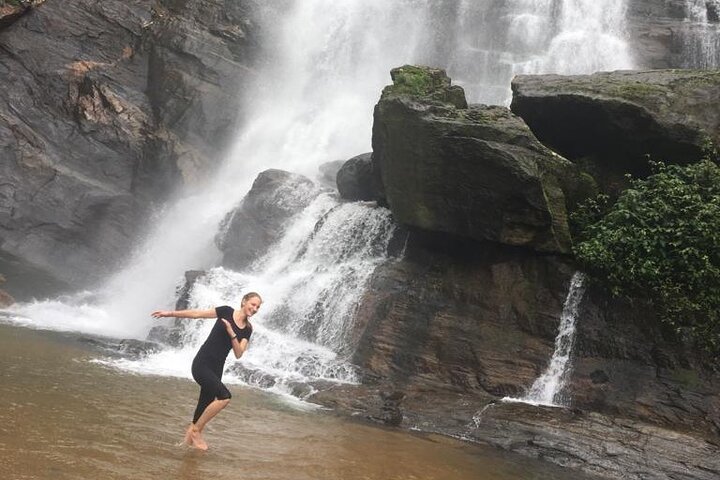 Half-Day Private Trip to Waterfalls and Tea Factory