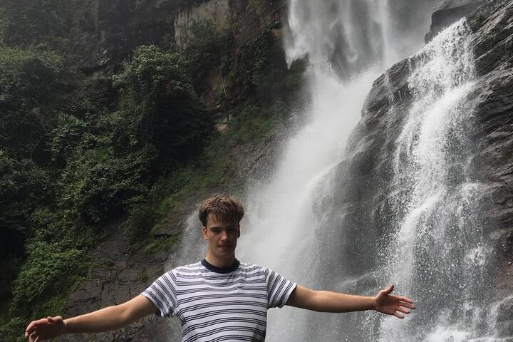 Half-Day Private Trip to Waterfalls and Tea Factory