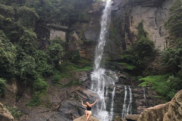 Half-Day Private Trip to Waterfalls and Tea Factory