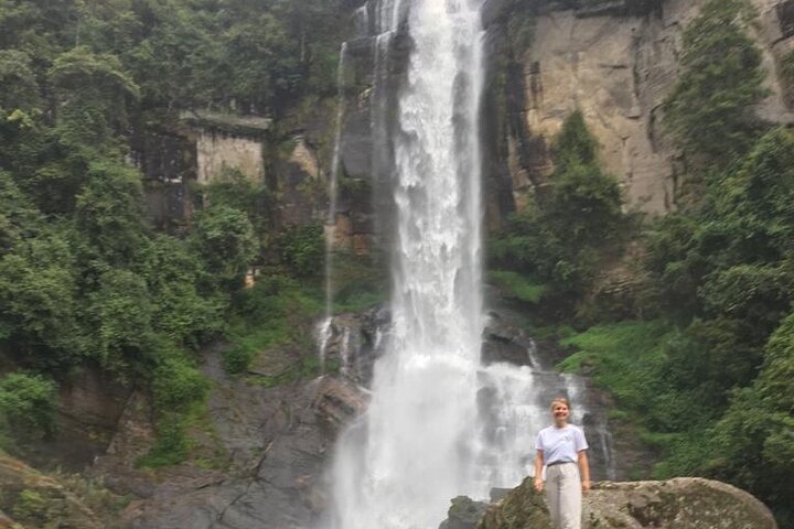 Half-Day Private Trip to Waterfalls and Tea Factory