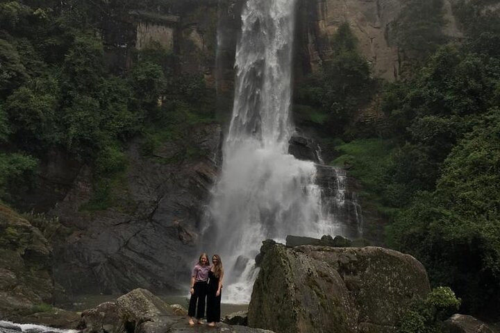 Half-Day Private Trip to Waterfalls and Tea Factory
