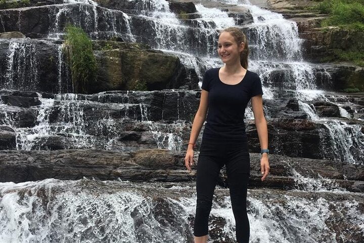 Half-Day Private Trip to Waterfalls and Tea Factory