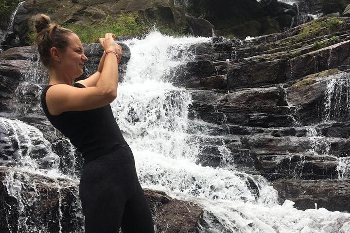 Half-Day Private Trip to Waterfalls and Tea Factory