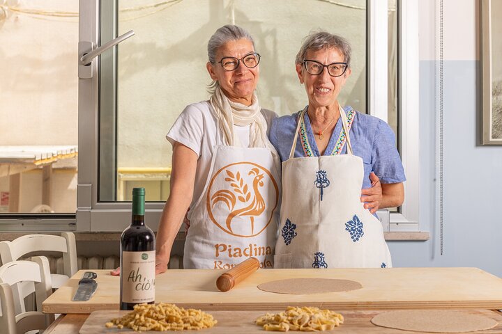 Private Romagna cooking lesson at the table in Rimini